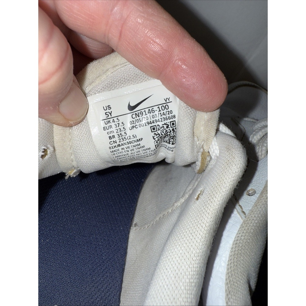 Nike Varsity CN9146-100 Youth 5 Running Shoe White Midnight Navy Leather Sneaker - Picture 6 of 8